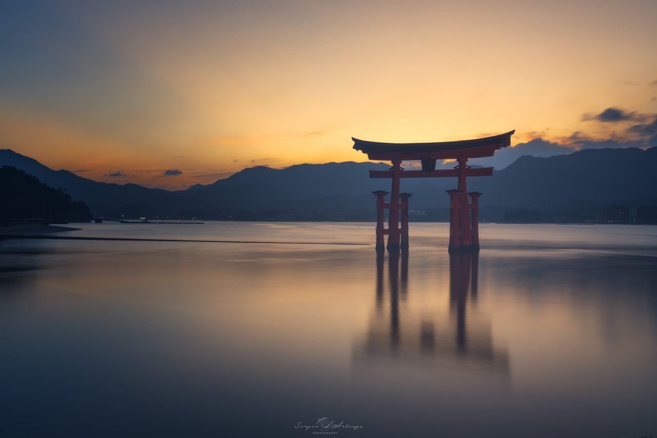 Torii flotante Miyajima Itsukushima Japón fotografía paisaje